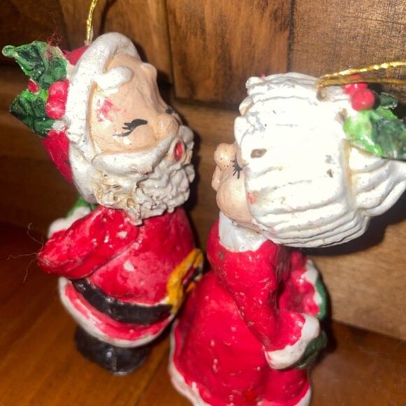 Vintage Santa and Mrs Claus Kissing Christmas Tree Ornaments Decorations - Picture 5 of 8